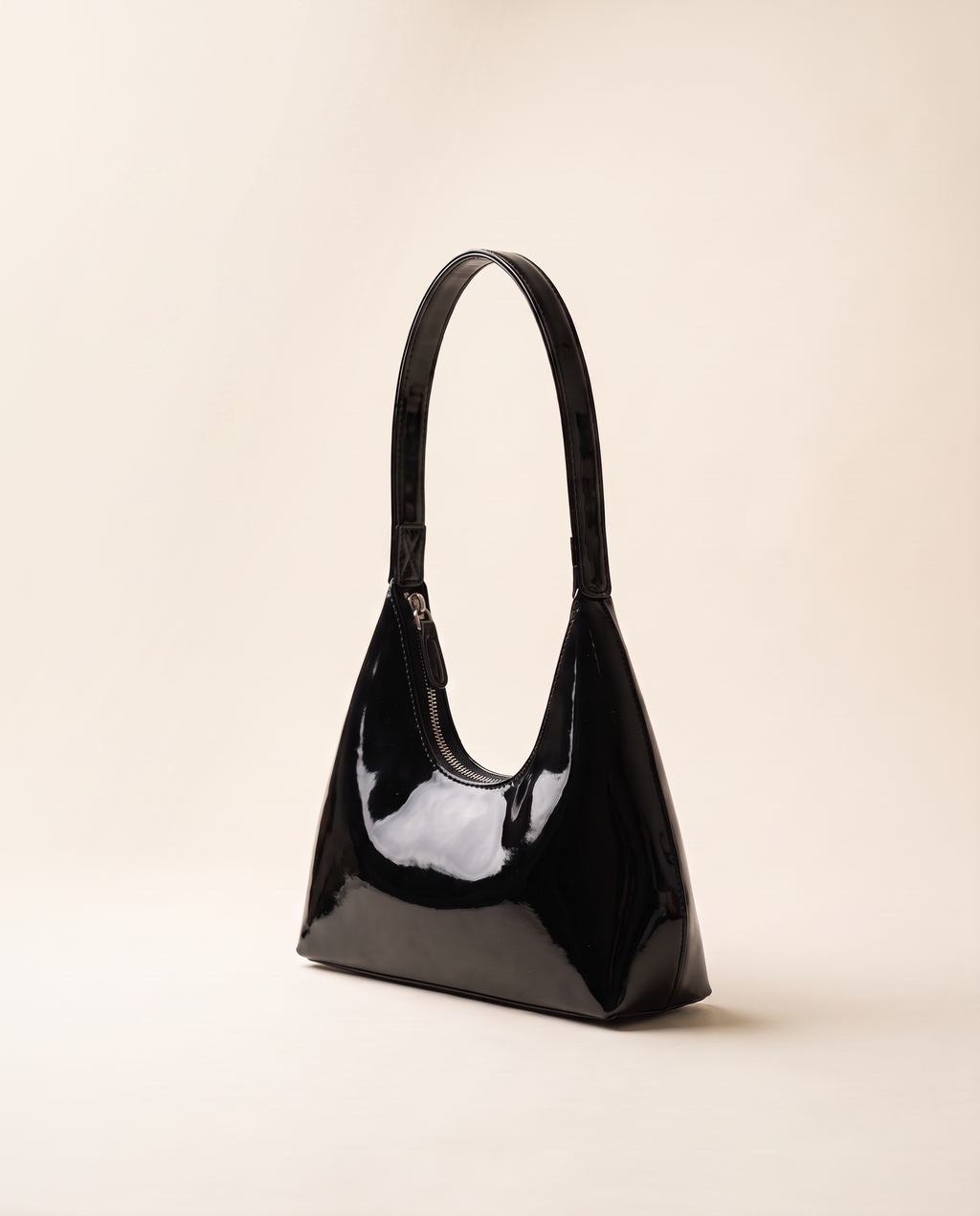 Bolso de hombro Noir de CASVELO en charol negro