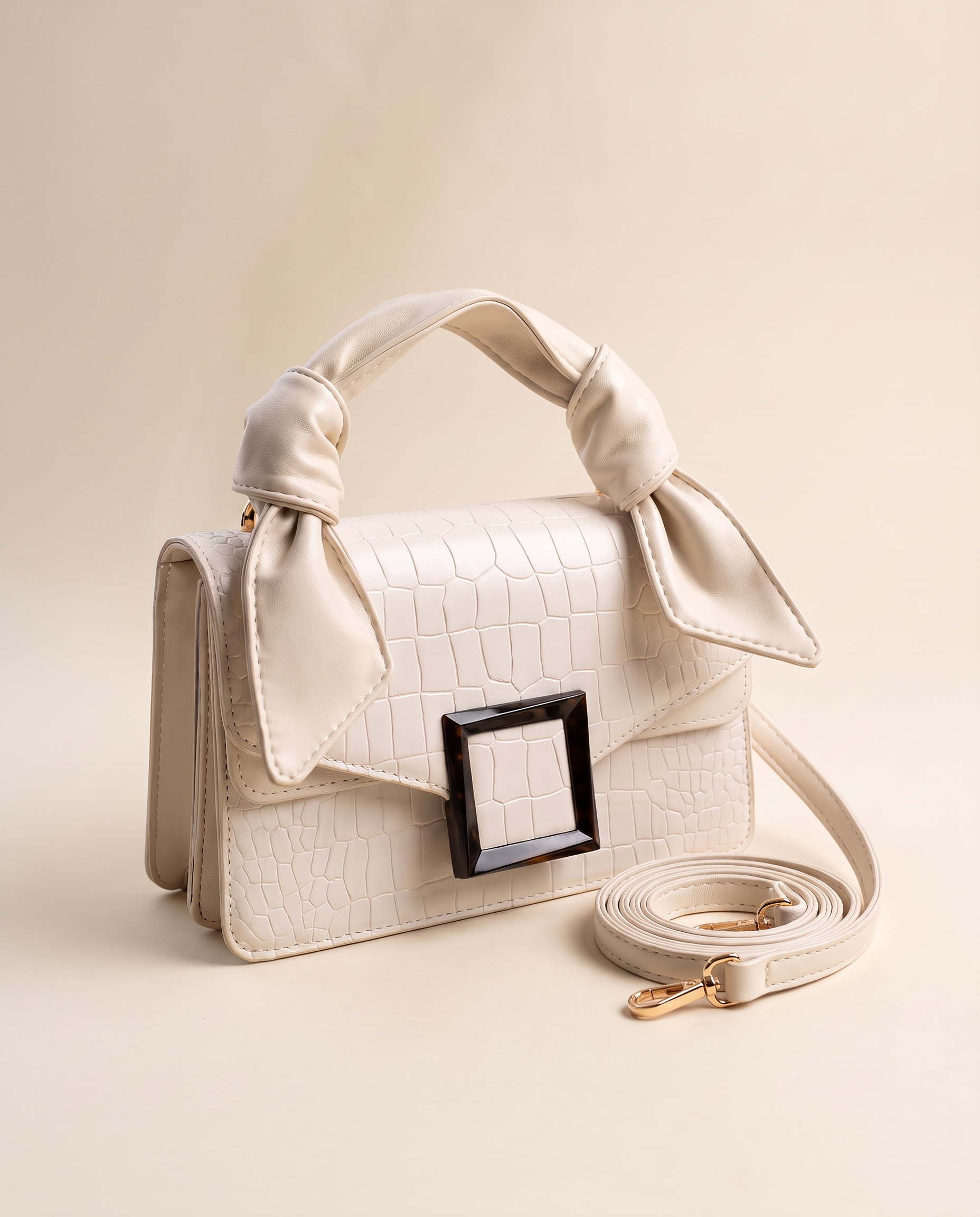 Bolso bandolera Amélie de CASVELO en piel grabada marfil